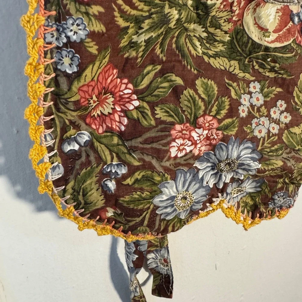 Vtg Floral Fruit Basket Half Apron Scalloped Crochet Cottagecore Brown Prairie